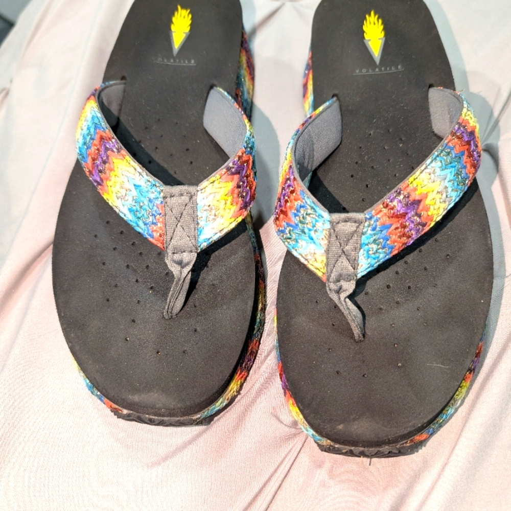 Volatile chubby flip flops size 10